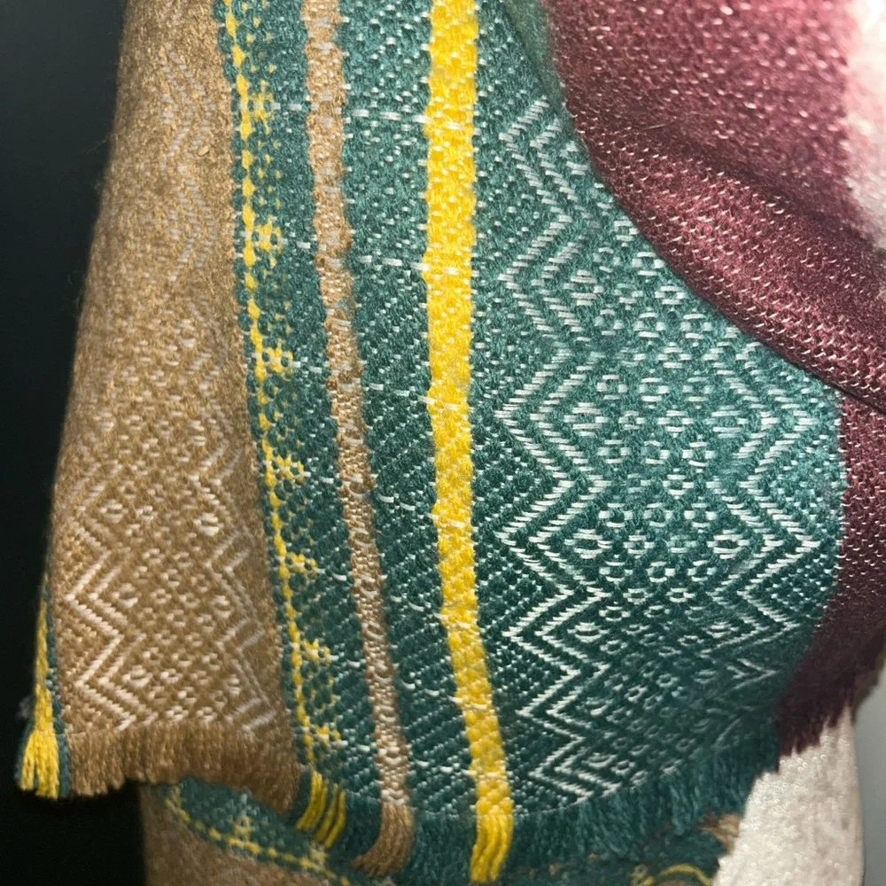 Cozy Multicolor Geometric Pattern Blanket Scarf - Picture 2 of 8